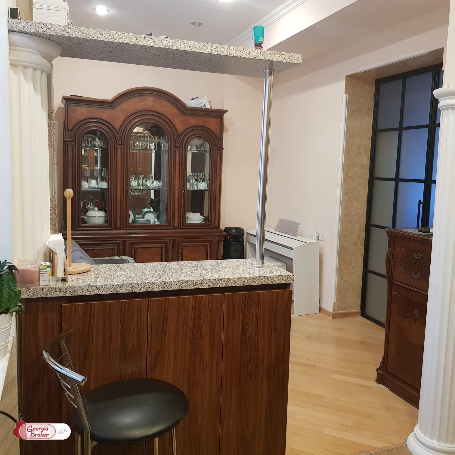 продается квартира с новым ремонтом 3-комнаты